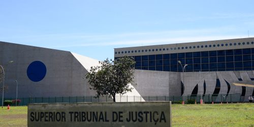 Ministros do STJ defendem Moraes de críticas dos EUA Imagem referente a Ministros do STJ defendem Moraes de críticas dos EUA