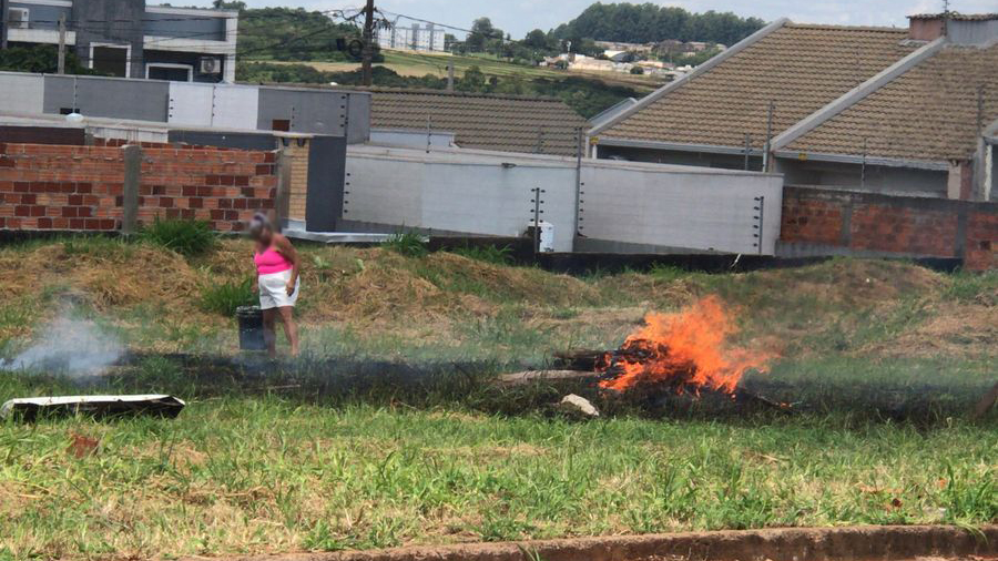 Incêndio mobiliza Corpo de Bombeiros no Florais do Paraná