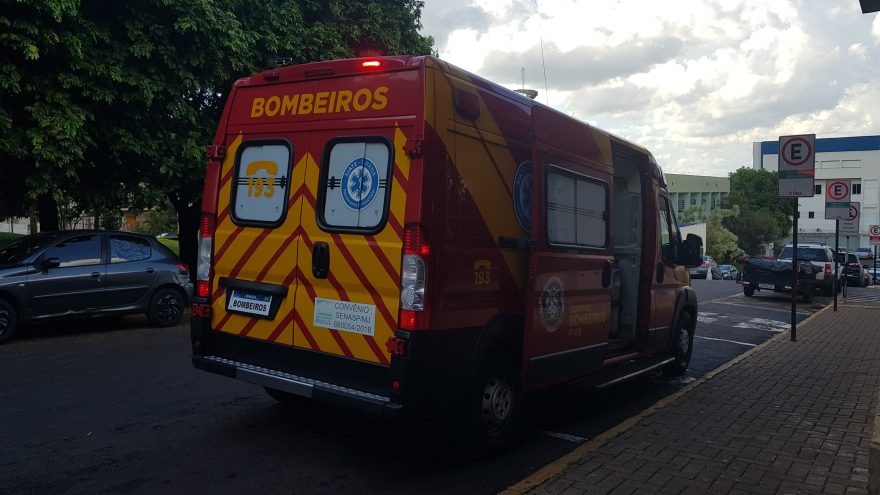 Homem sofre laceração nos dedos da mão após acidente com serra mármore