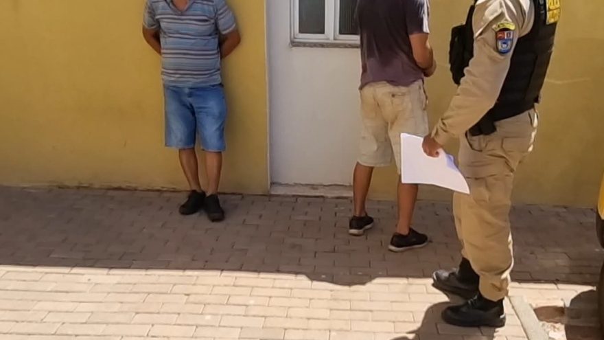Filho bate no pai, desacata policiais e é preso