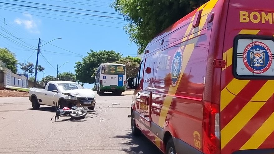 Acidente entre moto, Saveiro e ônibus do transporte coletivo deixa motociclista ferido no Universitário