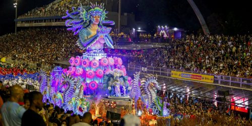 Sete escolas de samba abrem os desfiles no Sambódromo do Anhembi Imagem referente a Sete escolas de samba abrem os desfiles no Sambódromo do Anhembi