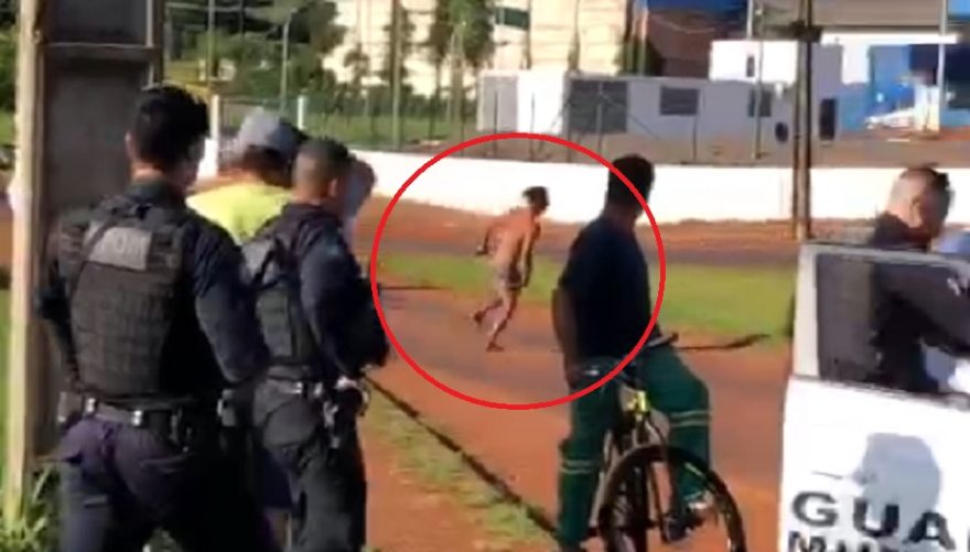 Veja imagens do homem em surto na Rua Áustria