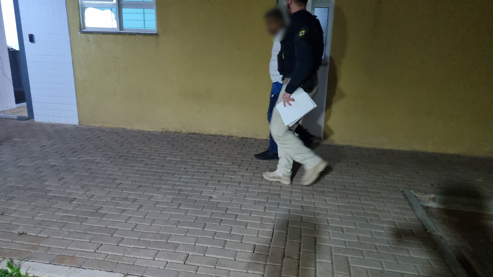 PRF intercepta ônibus e apreende 22kg de maconha na BR-277