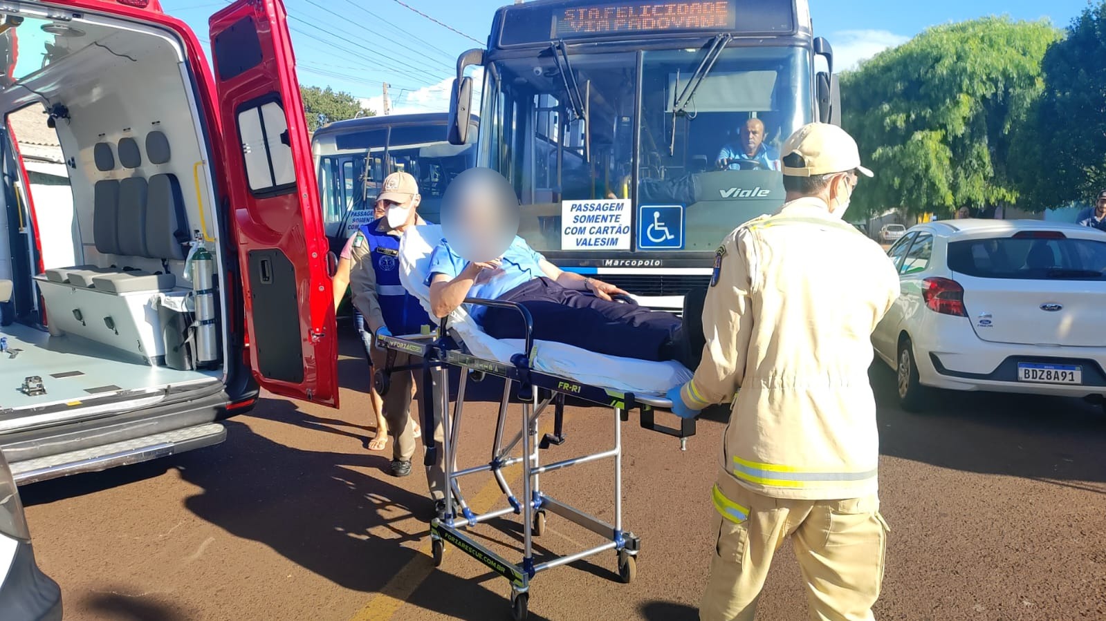 Motorista de transporte público é agredido com uma pedrada na cabeça