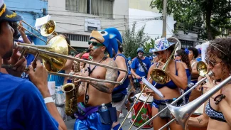 Bloco mais antigo de São Paulo anima carnaval no centro da cidade