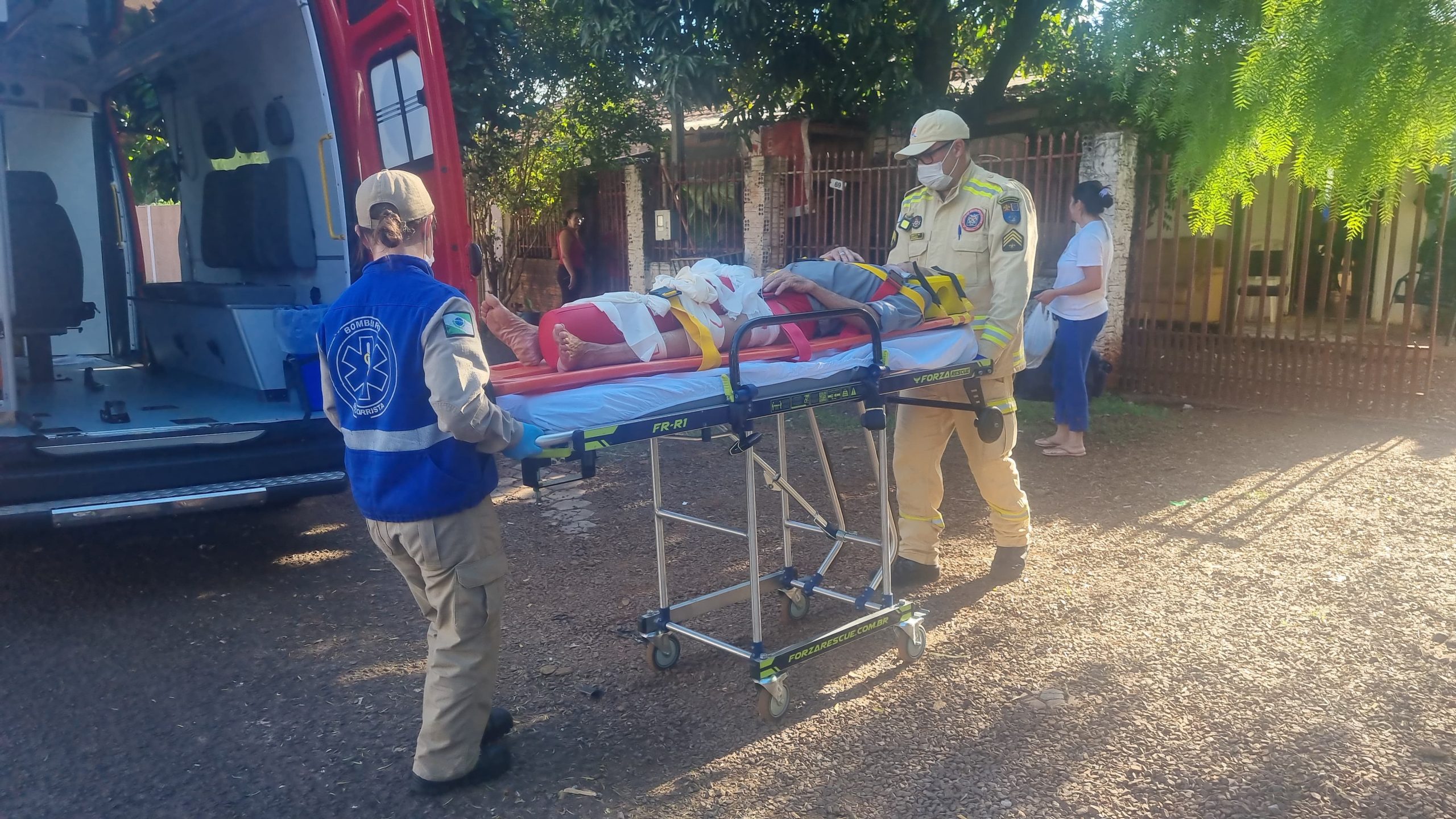 Idoso é socorrido pelo Siate no Santa Cruz