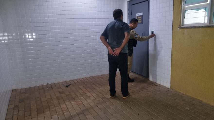 Alcoolizado e fazendo manobras perigosas, homem é preso