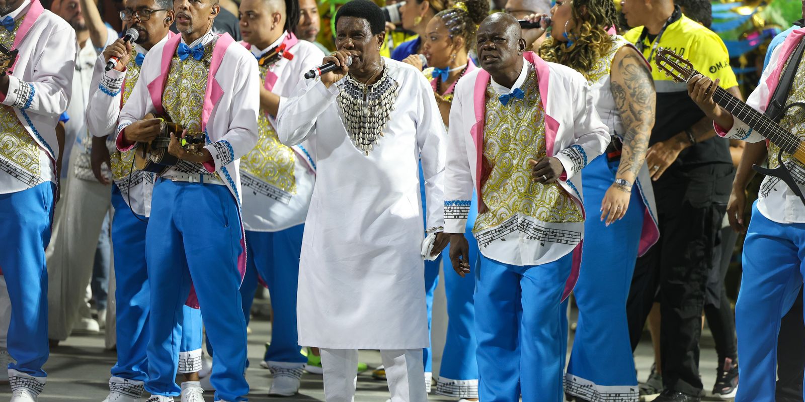Neguinho da Beija-Flor faz seu último desfile disputando título Neguinho da Beija-Flor faz seu último desfile disputando título