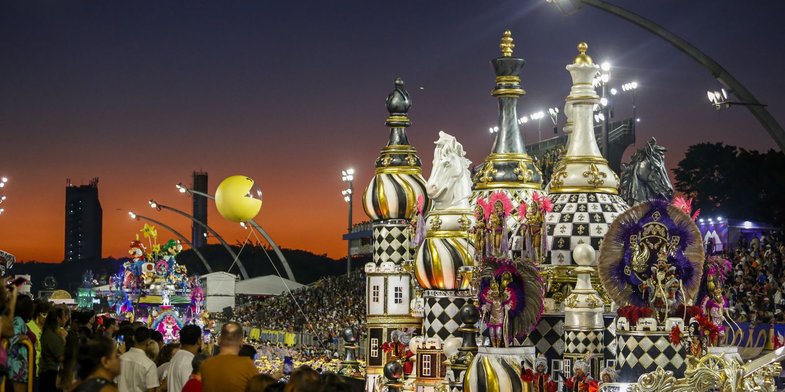 Rosas de Ouro é campeã do carnaval das escolas de samba de São Paulo Rosas de Ouro é campeã do carnaval das escolas de samba de São Paulo