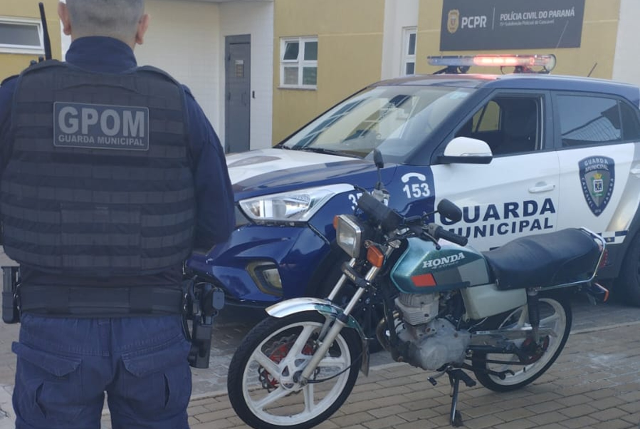 Homem com CNH vencida é detido com moto adulterada e porção de cocaína Homem com CNH vencida é detido com moto adulterada e porção de cocaína