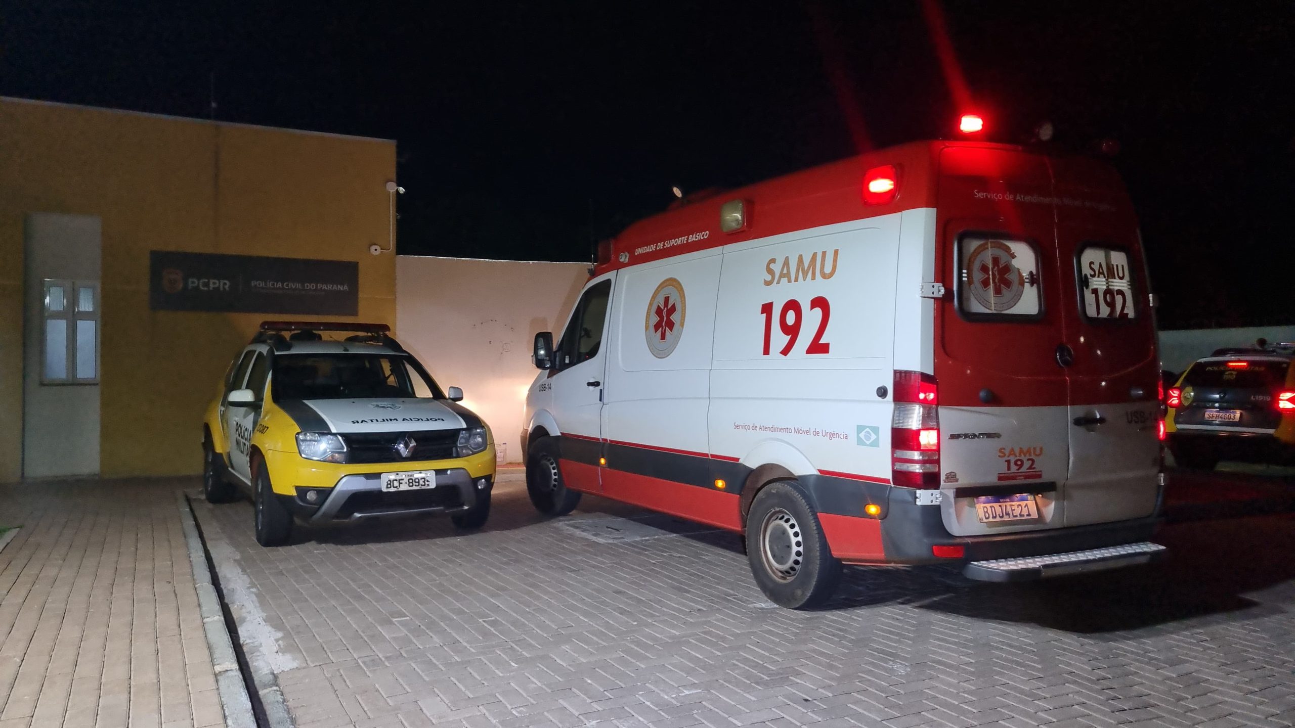 Carnaval de Violência: Após ser ameaçado pela esposa com faca, homem pede ajuda da PM Carnaval de Violência: Após ser ameaçado pela esposa com faca, homem pede ajuda da PM