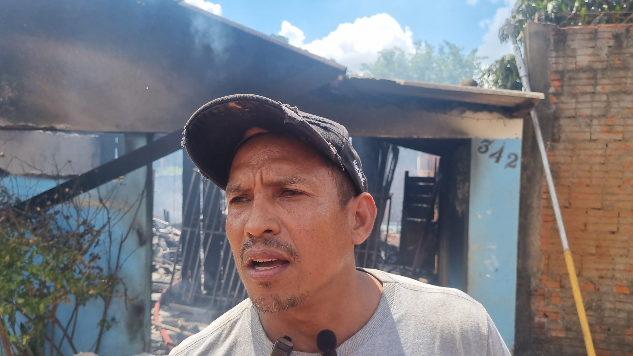 Família venezuelana perde tudo em incêndio no Melissa Família venezuelana perde tudo em incêndio no Melissa