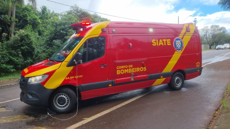 Bombeiros atendem vítima de acidente na rua Machado de Assis