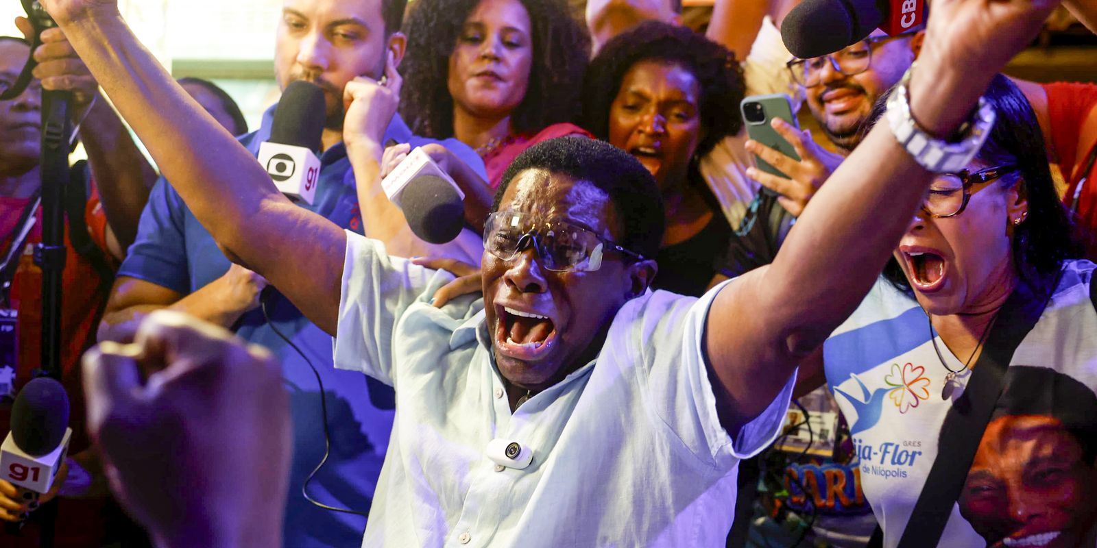 Neguinho da Beija-Flor celebra título no adeus: “agora, só camarote” Neguinho da Beija-Flor celebra título no adeus: “agora, só camarote”