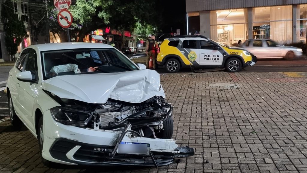 Polo e Uno se envolvem em forte batida no Centro; criança fica ferida