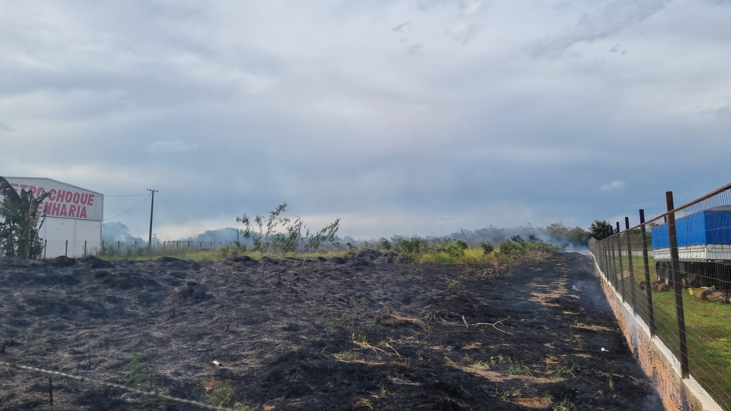 Incêndio ambiental mobiliza equipe do Corpo de Bombeiros em Cascavel
