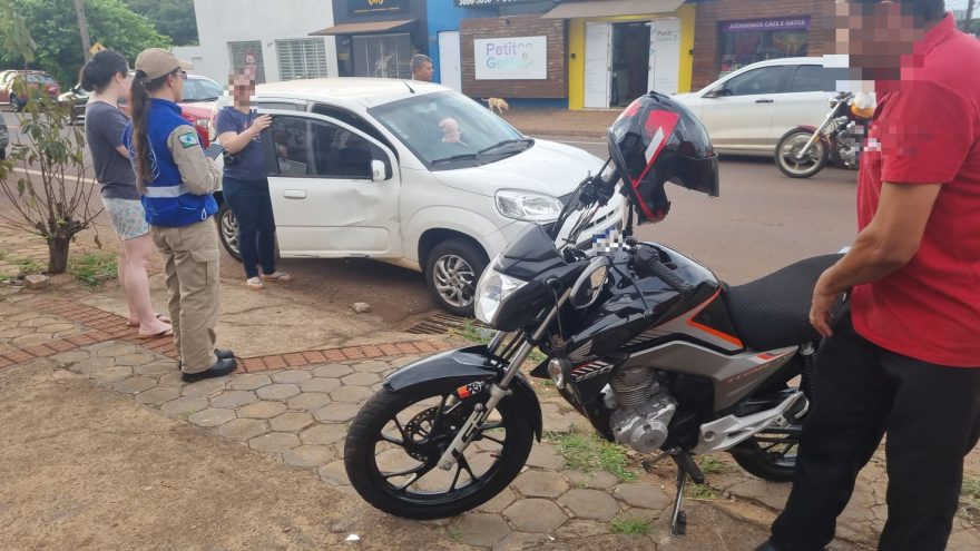 Motociclista é socorrido pelo Siate em acidente de trânsito no Cancelli