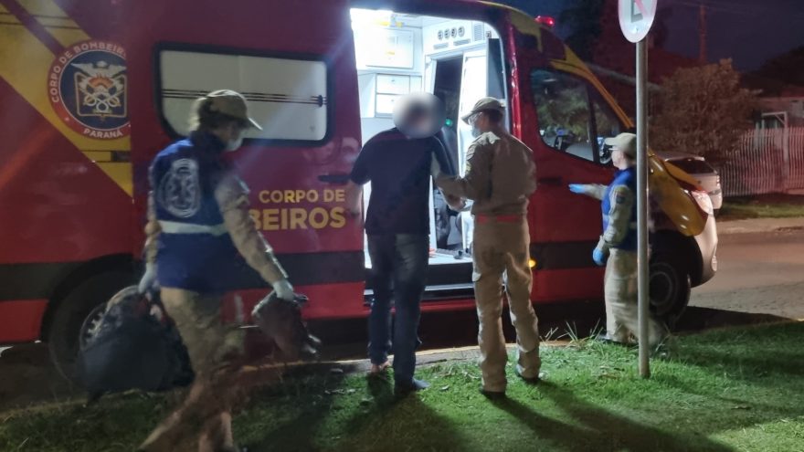 Moto e utilitário se envolvem em acidente na Rua Universitária