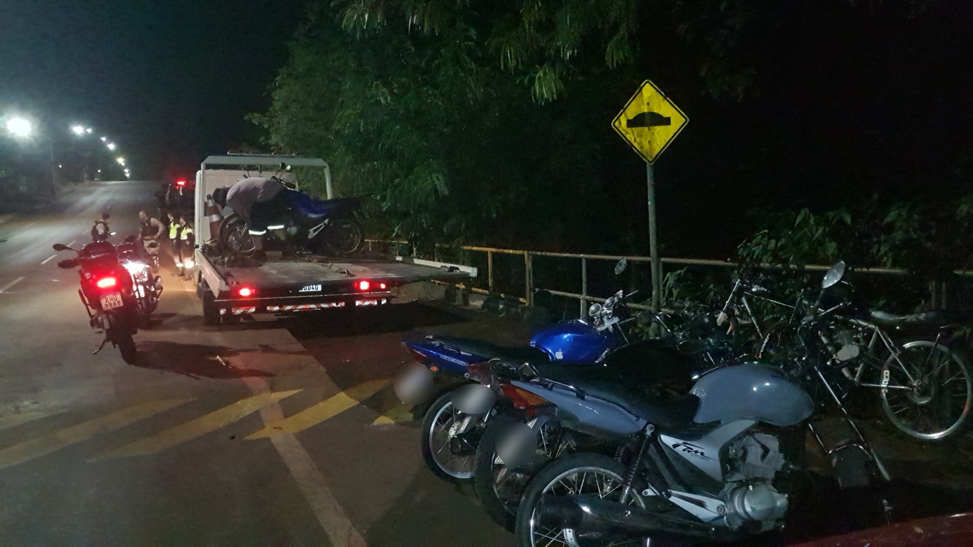 Blitz na Rua Europa apreende oito motos e dois carros Blitz na Rua Europa apreende oito motos e dois carros