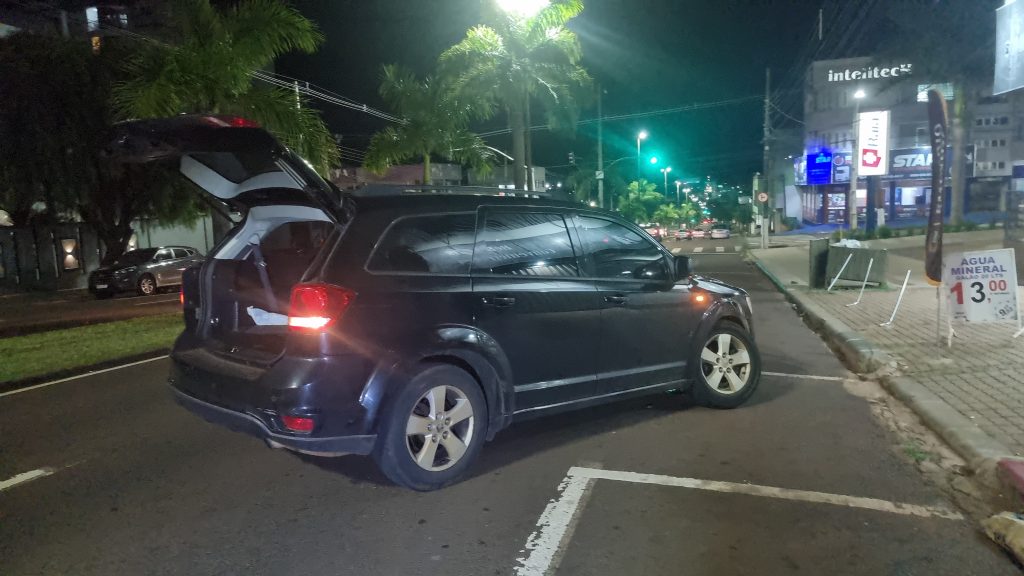 Fiat Freemont e Citroen C3 se envolvem em colisão na Av. Brasil