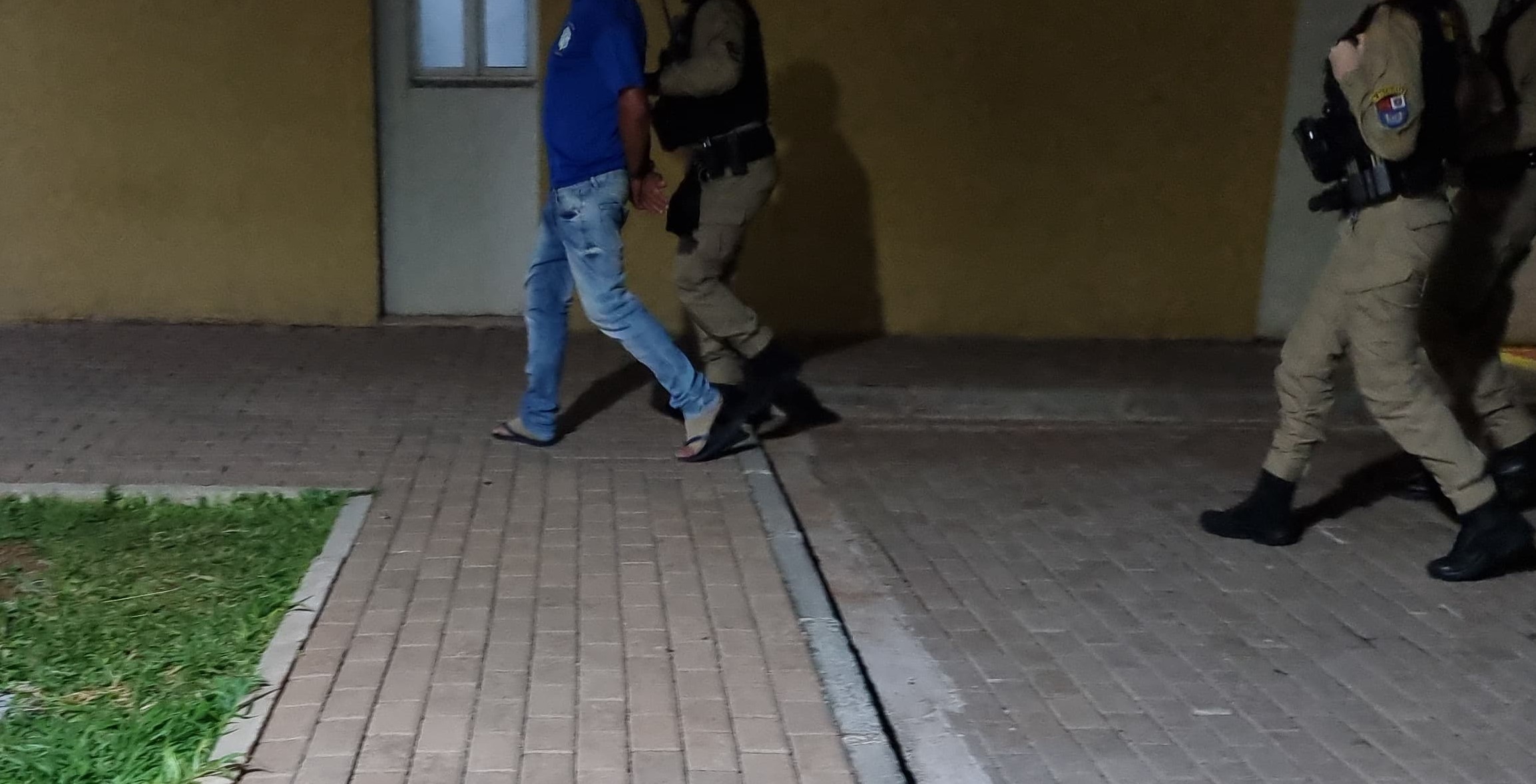 Homem é preso após agredir esposa com socos no Interlagos Homem é preso após agredir esposa com socos no Interlagos