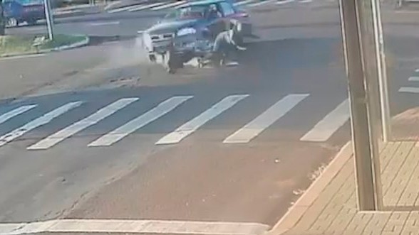 Câmera flagra momento em que piloto de Virago fica ferido em acidente com Siena