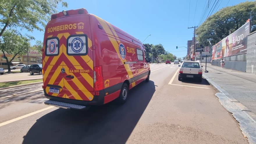 Idosa sofre lesão no dedo mindinho após cair da escada de estabelecimento no Centro