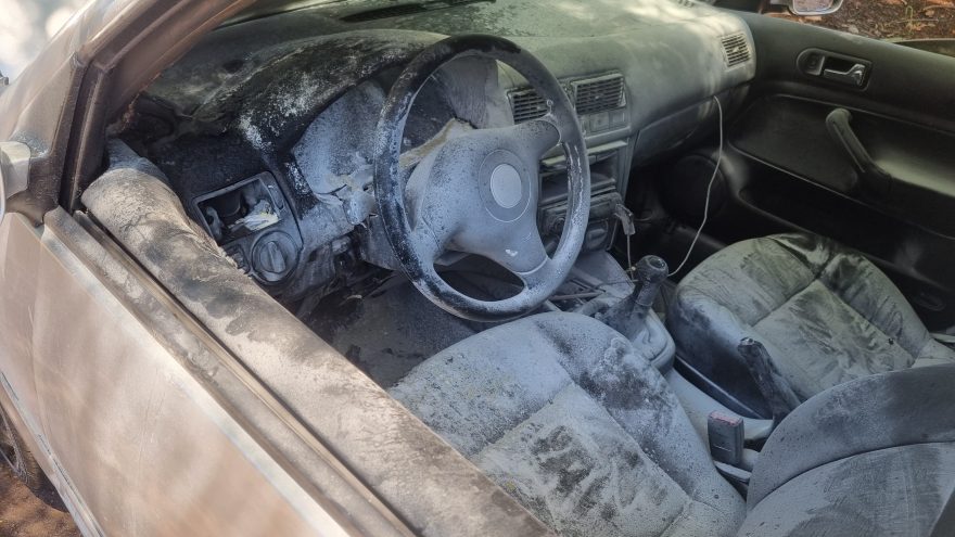 Princípio de incêndio em Volkswagen Golf mobiliza Corpo de Bombeiros no Pioneiros Catarinenses