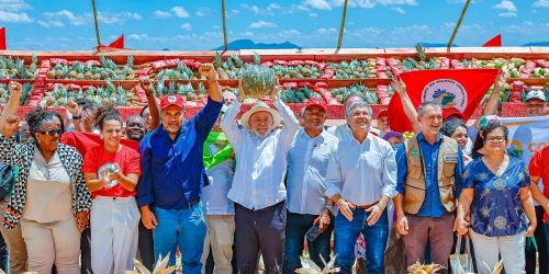 Lula entrega mais de 12 mil lotes de terras da reforma agrária Imagem referente a Lula entrega mais de 12 mil lotes de terras da reforma agrária