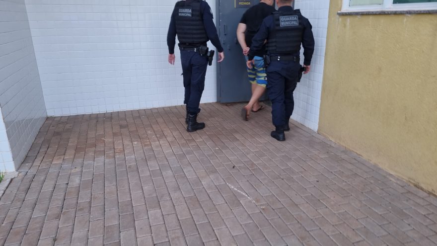 Motorista é flagrado na contramão, embriagado e fazendo manobras perigosas
