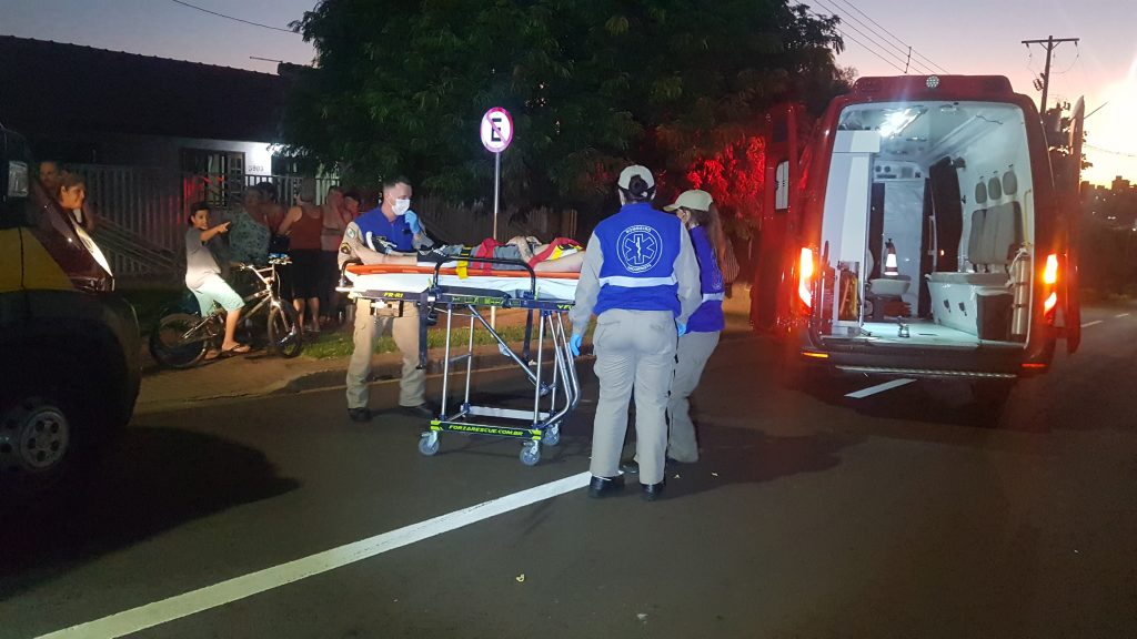 Jovem tem suspeita de fratura no pé em acidente com moto no Bairro Coqueiral