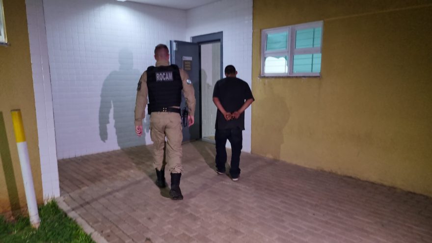 Rocam recupera moto furtada e detém homem por receptação