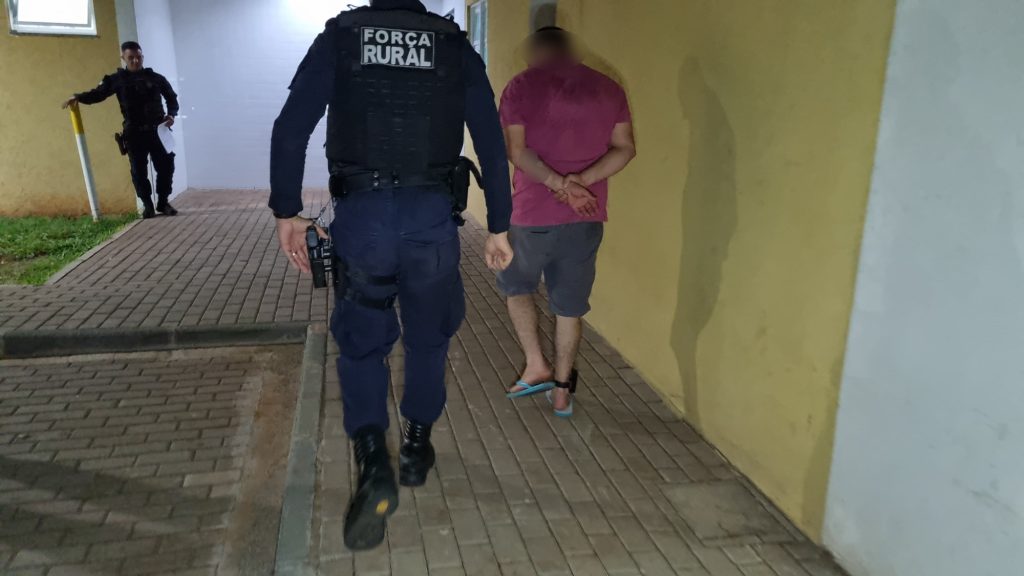 Homem descumpre medida protetiva, “visita” a ex e acaba detido pela GM no Riviera
