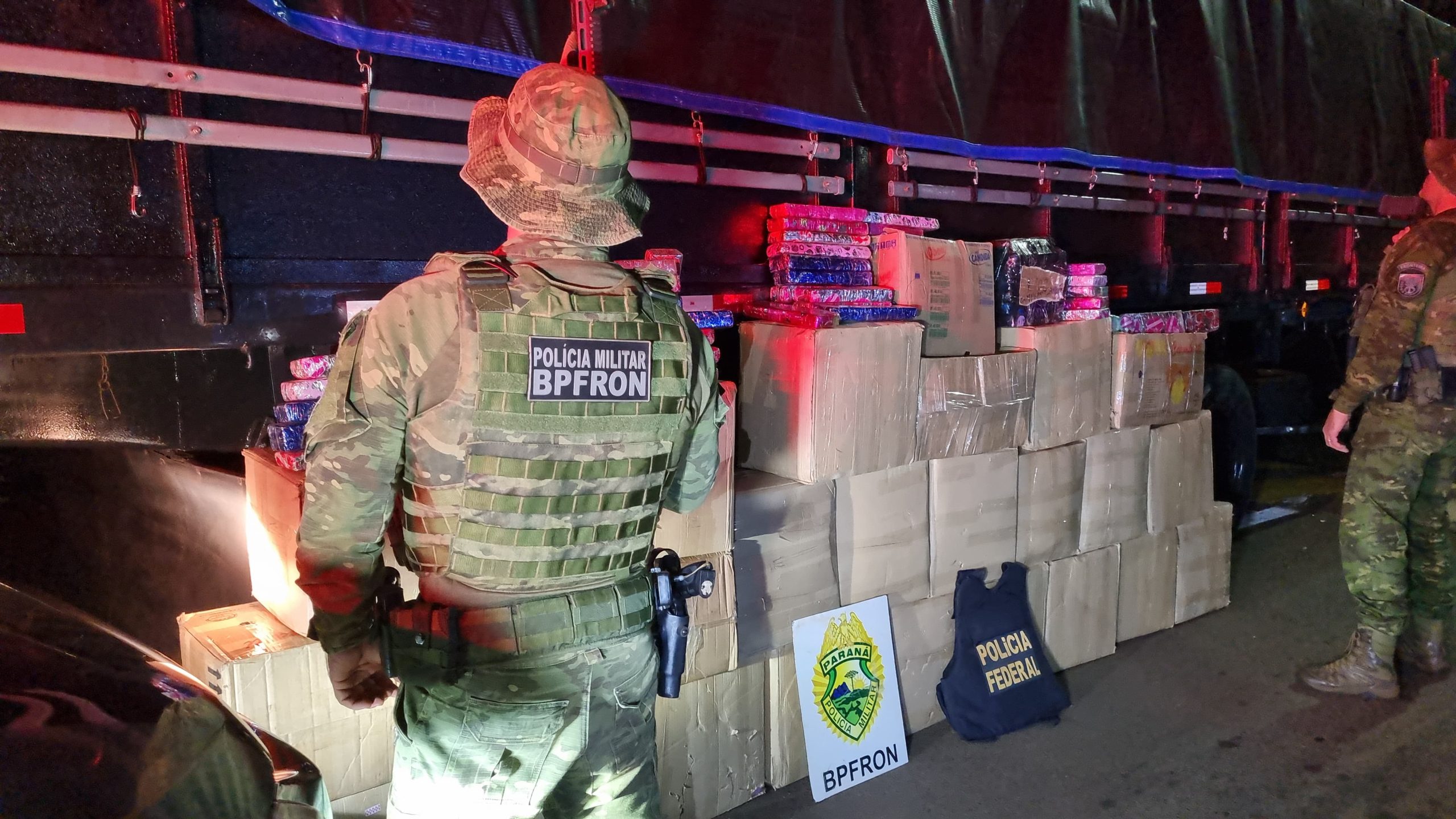 BPFron intercepta carreta paraguaia e apreende cerca de 800 kg de maconha na BR-277