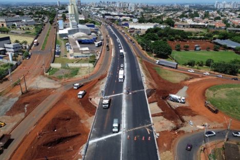 Nova liberação de tráfego no Viaduto da PUC em Londrina é adiada para segunda-feira Imagem referente a Nova liberação de tráfego no Viaduto da PUC em Londrina é adiada para segunda-feira