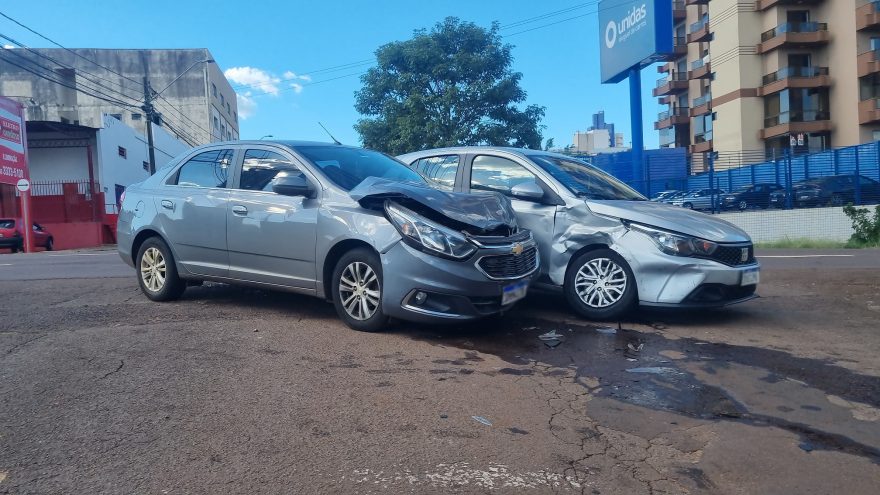 Argo e Cobalt se envolvem em colisão no Centro de Cascavel
