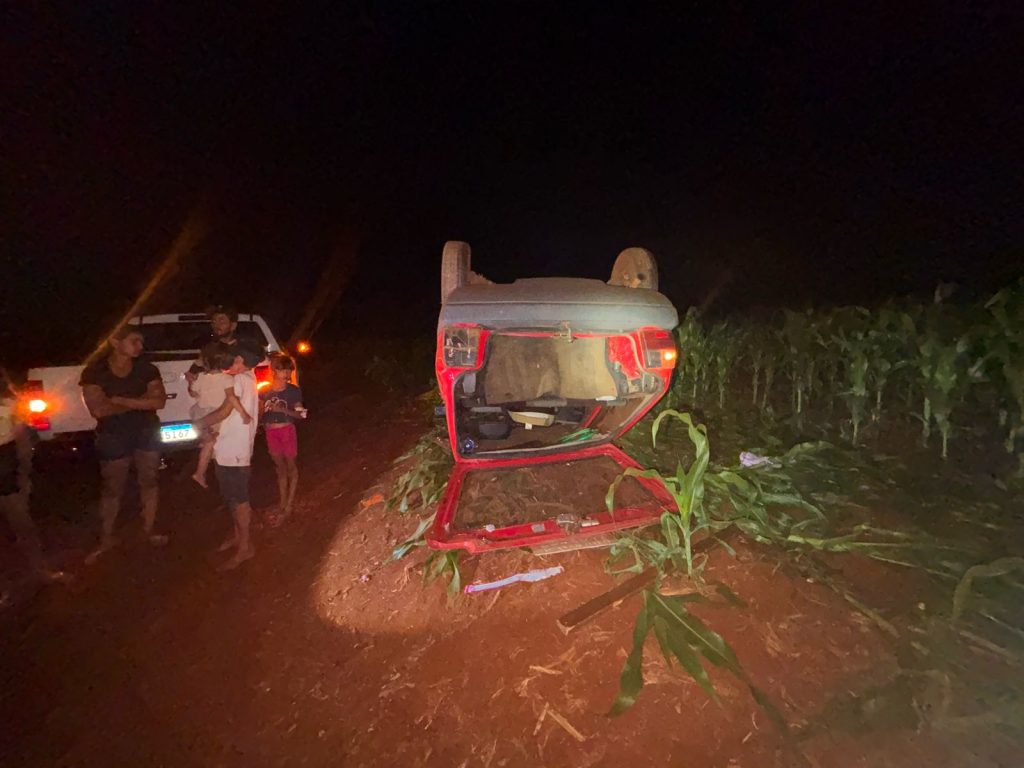 Capotamento na PR-585, em São Pedro do Iguaçu, deixa motorista ferido e revela CNH vencida