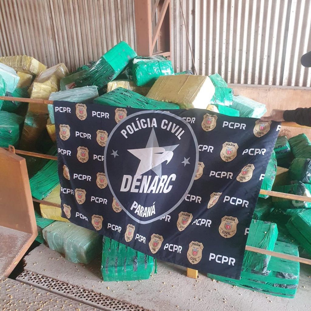 Denarc de Cascavel apreende carreta com 7,7 toneladas de maconha no MS
