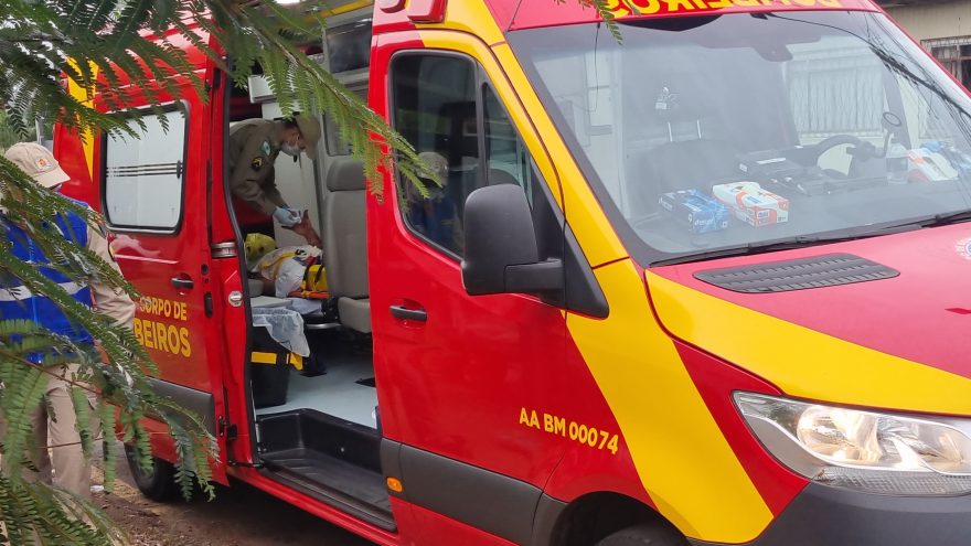 Homem sofre queda, fere a cabeça e é socorrido pelo Siate no Bairro Alto Alegre