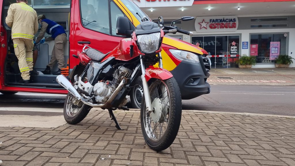 Honda CG e Jeep se envolvem em acidente no Centro