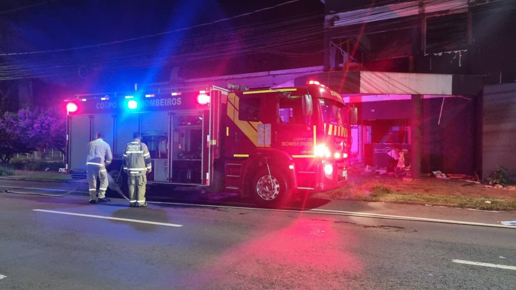 Queimada de lixo mobiliza Bombeiros ao Centro