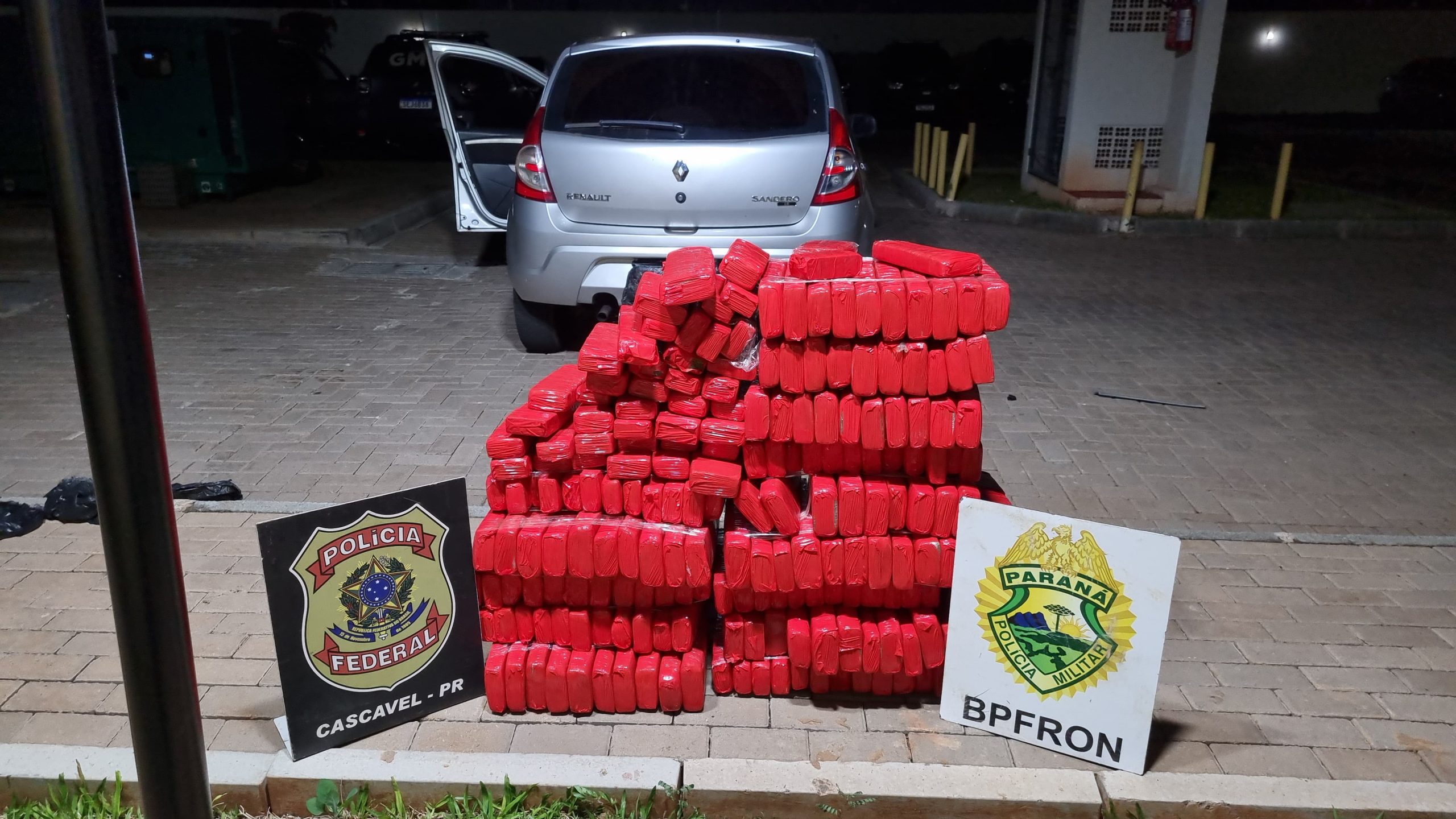 Menor de idade é detido com 200kg de maconha e diz que droga era dele