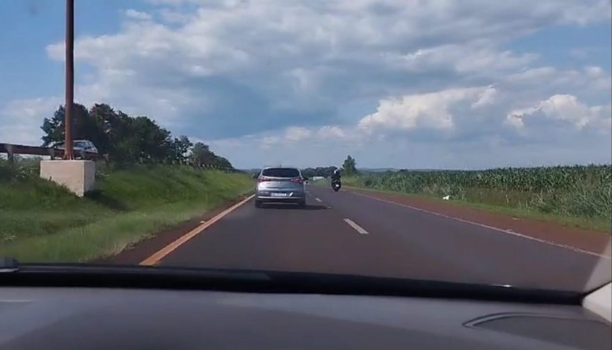 Vídeo mostra perseguição na BR-277 e apreensão de HB20 com maconha