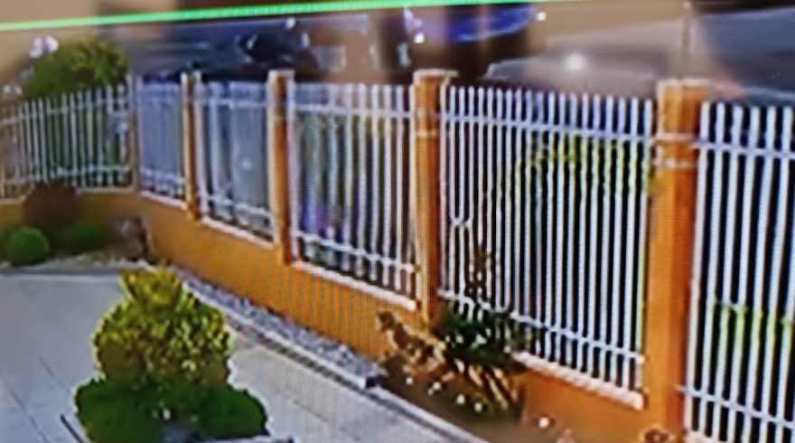 Câmera registra colisão entre moto e ônibus na Rua Pio XII e Teresina