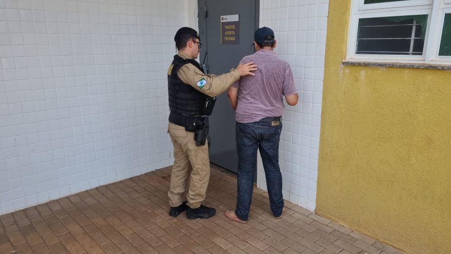 Sem habilitação, homem é preso após se envolver em acidente de trânsito