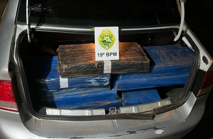 Dupla é presa transportando 100 kg de maconha em Diamante do Oeste Dupla é presa transportando 100 kg de maconha em Diamante do Oeste