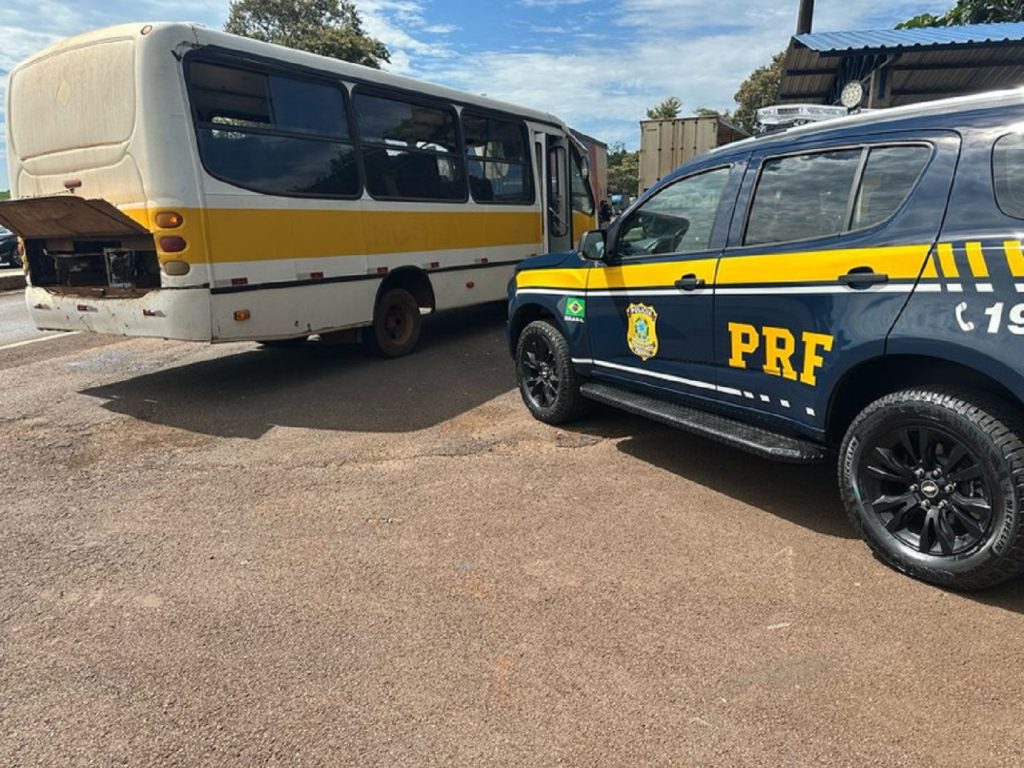 PRF flagra ônibus de transporte de trabalhadores sem condições mínimas em Céu Azul