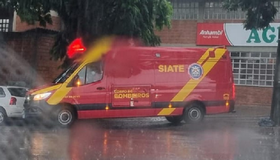 Vítima de acidente de trânsito é atendida pelo Siate