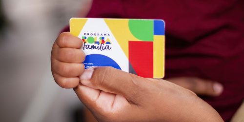 Bolsa Família reduz em 17% risco de internação por uso de substâncias Imagem referente a Bolsa Família reduz em 17% risco de internação por uso de substâncias